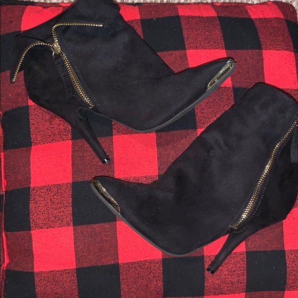 Black w/ Gold tip booties - Picture 1 of 5